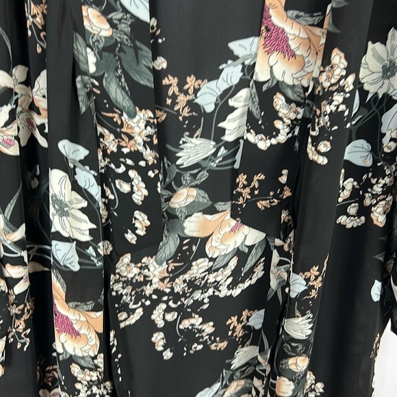 Tahari Black and Cream Floral Kimono L/XL - Picture 4 of 10